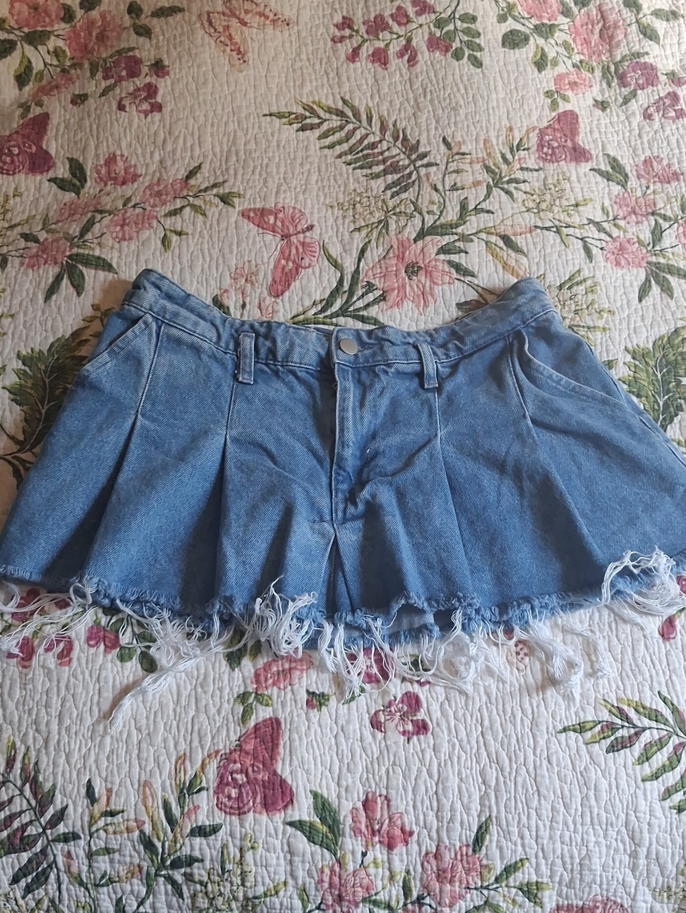 Zara Blue Pleated Denim Mini Skirt with Frayed Hem